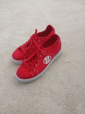 Heelys Red Canvas Size 7 Mens, 8.5 Women